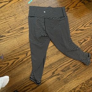 Lululemon striped crop Capri